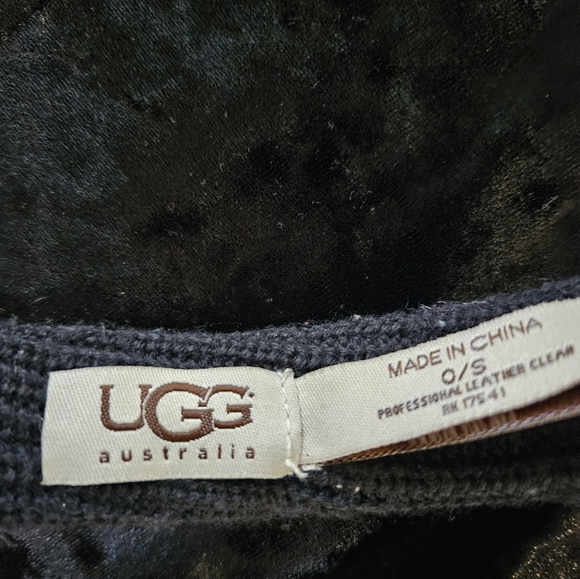 UGG Black Fabric Earmuffs w/Original Box - Picture 3 of 4